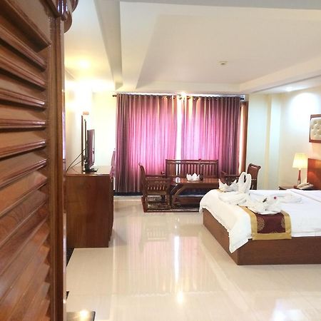 Huang Ting Hotel Phnom Penh Esterno foto