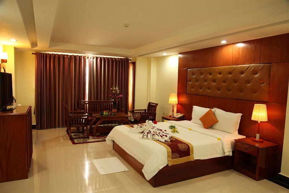 Huang Ting Hotel Phnom Penh Esterno foto