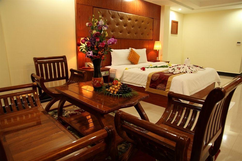 Huang Ting Hotel Phnom Penh Esterno foto