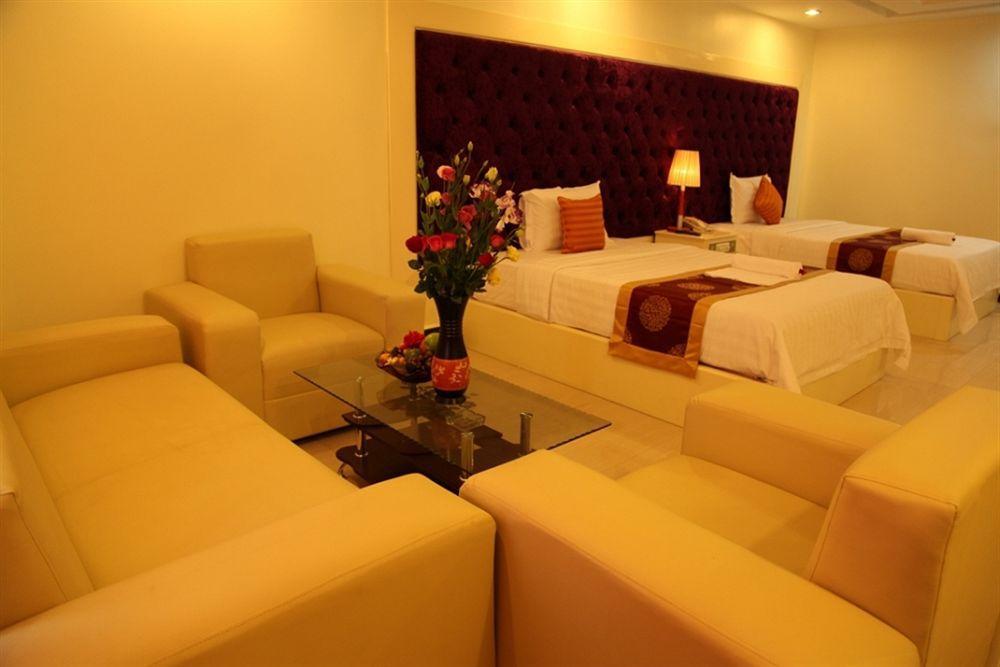 Huang Ting Hotel Phnom Penh Esterno foto