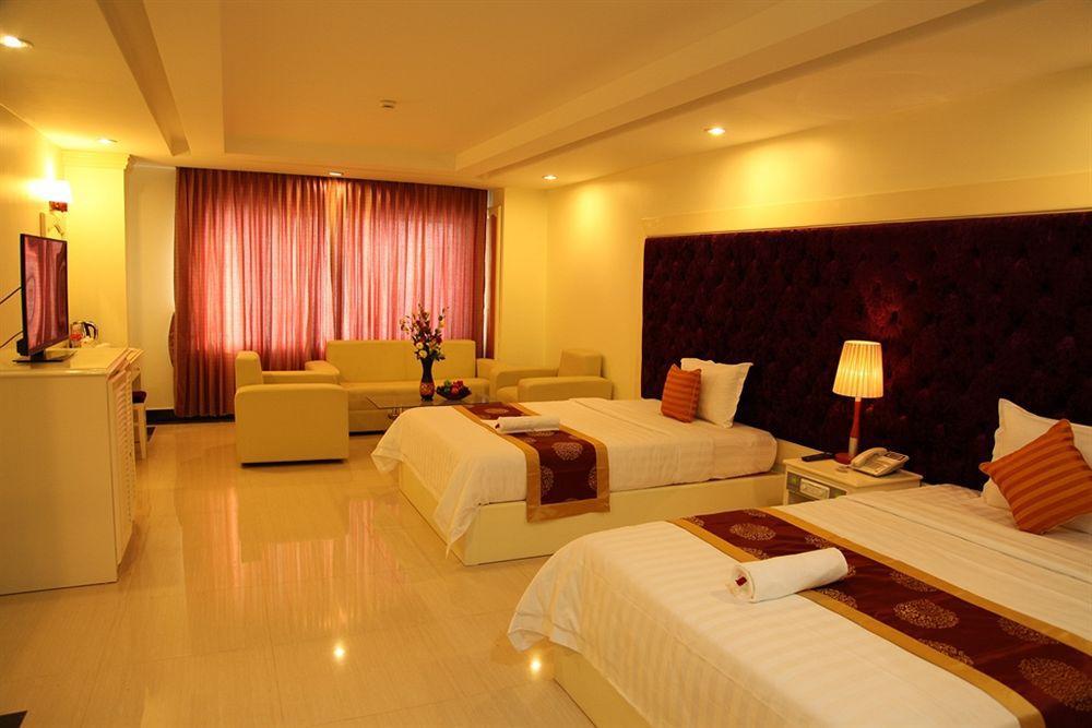 Huang Ting Hotel Phnom Penh Esterno foto