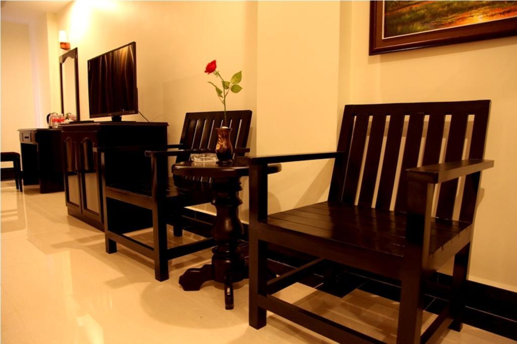 Huang Ting Hotel Phnom Penh Esterno foto