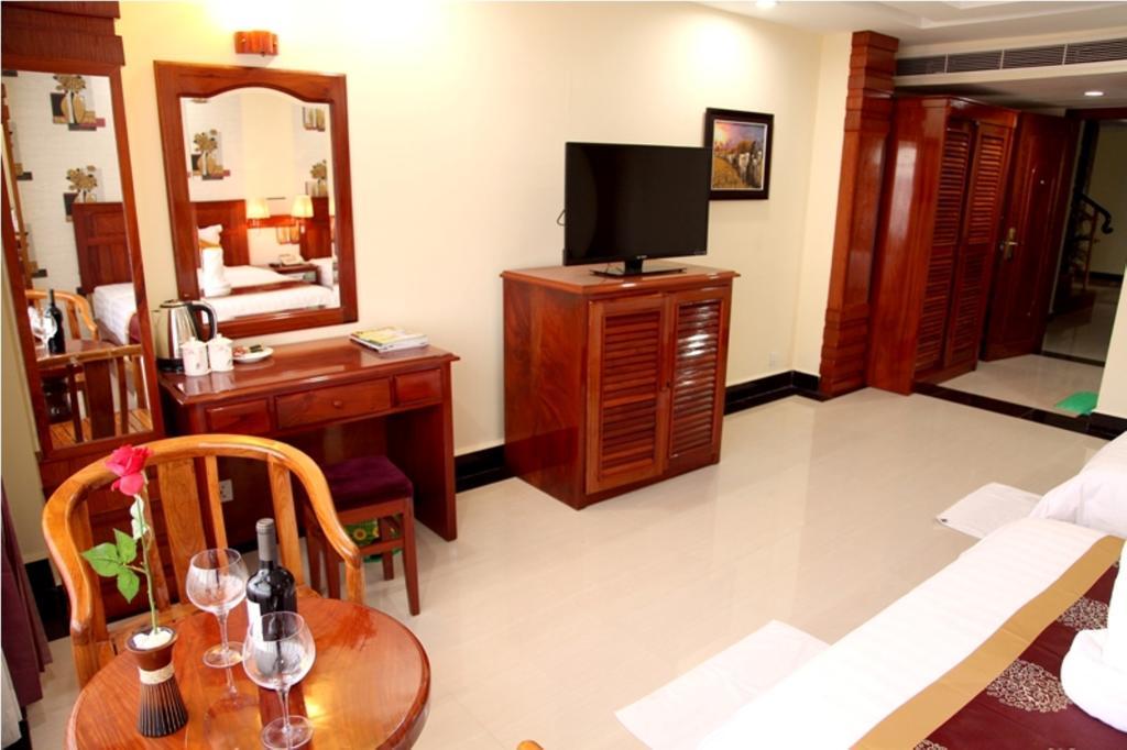 Huang Ting Hotel Phnom Penh Esterno foto