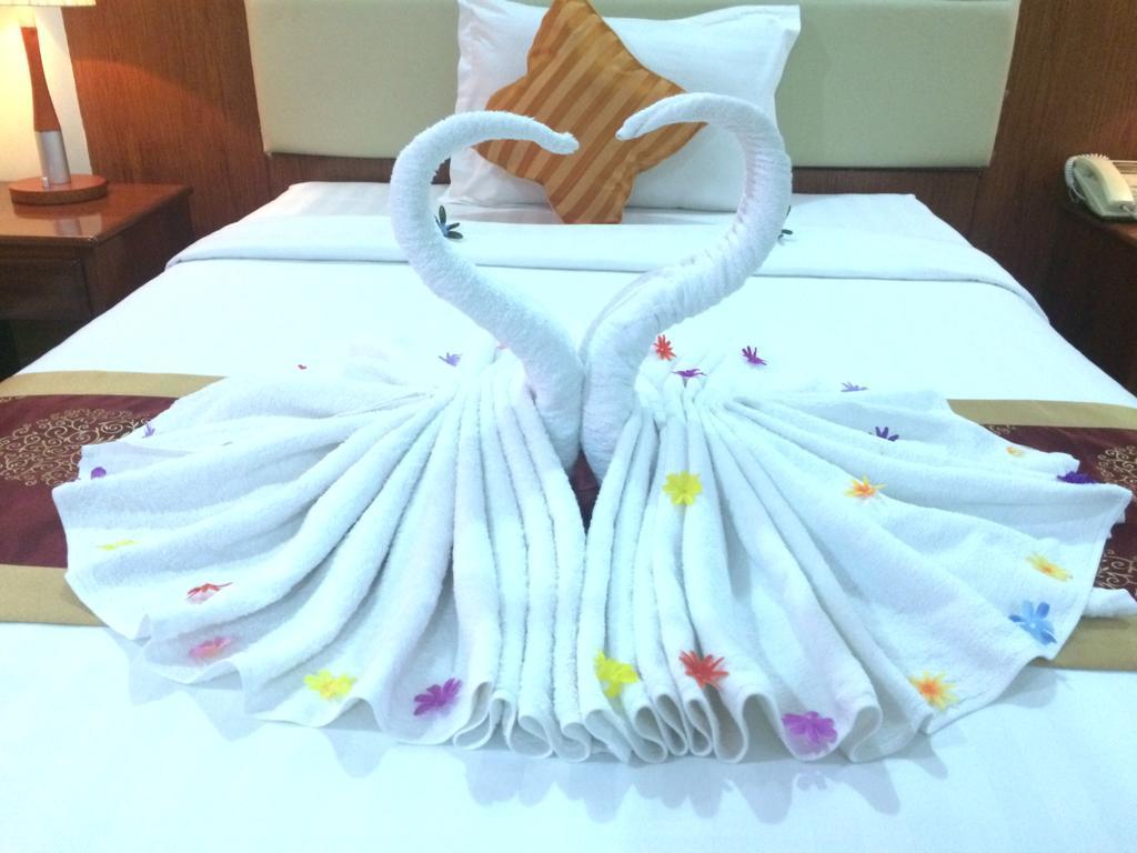 Huang Ting Hotel Phnom Penh Esterno foto