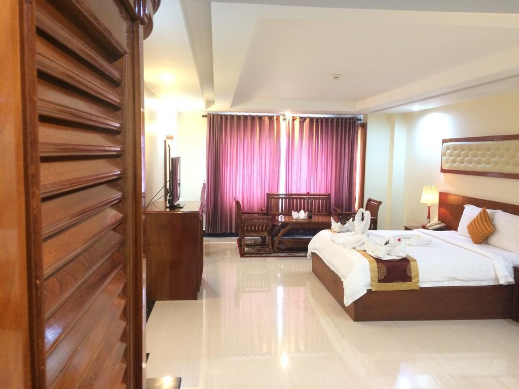 Huang Ting Hotel Phnom Penh Esterno foto