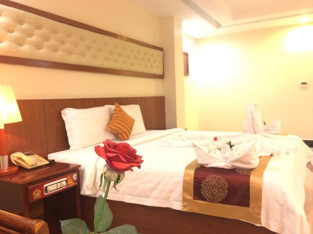 Huang Ting Hotel Phnom Penh Esterno foto