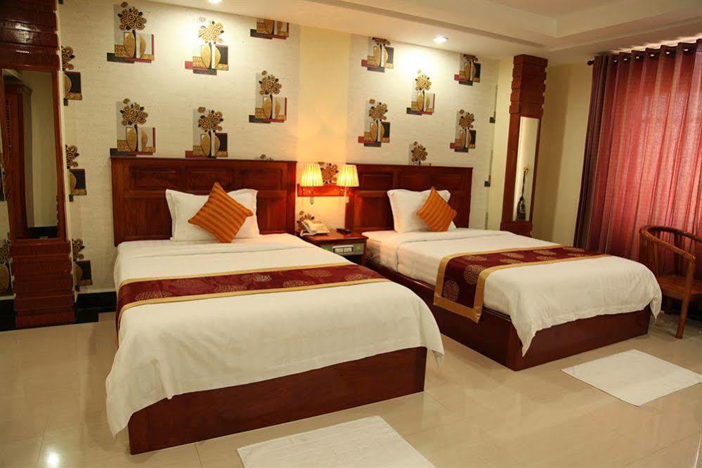 Huang Ting Hotel Phnom Penh Esterno foto